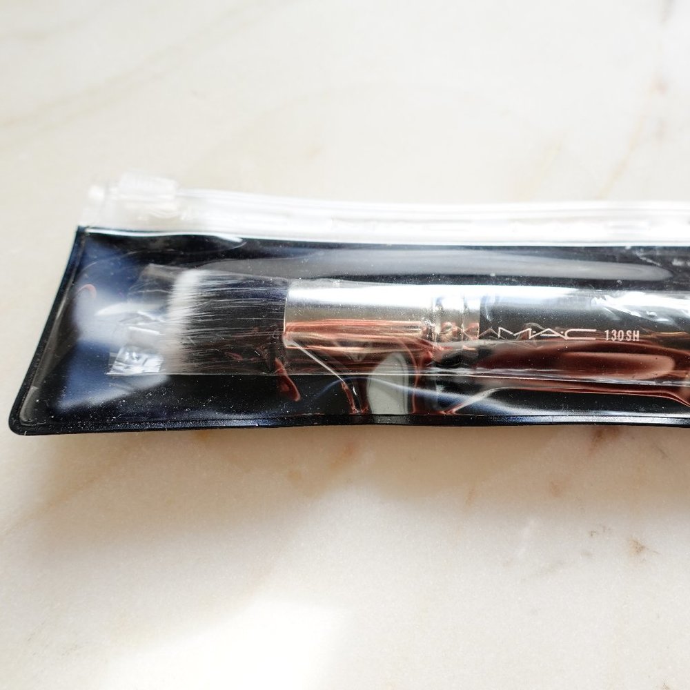 Brand New RARE MAC 130SH Short Duo Fibre Brush